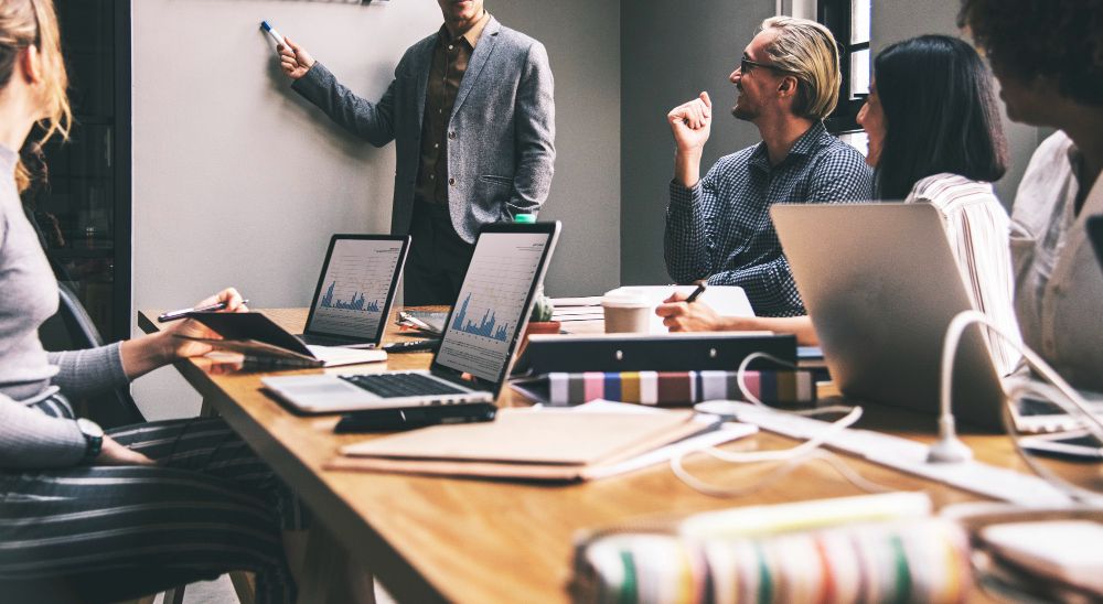 Como Atrair e Qualificar Leads B2B em Cada Etapa do Funil de Conversão